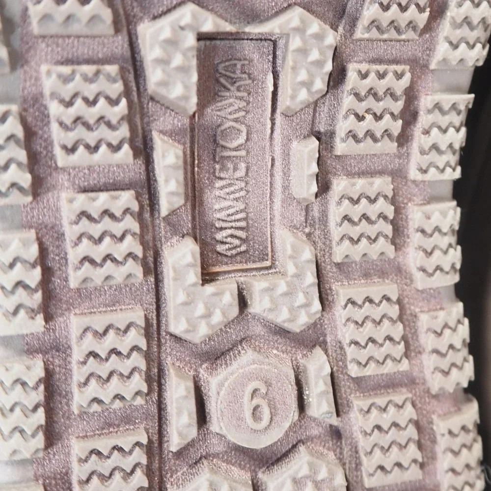 Minnetonka Timpson‎ Hard Sole Slip-on Lined Boots Women 6 Brown Quilted Nylon